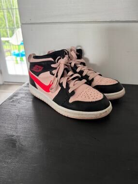 Nike Air Jordan 1 Mid